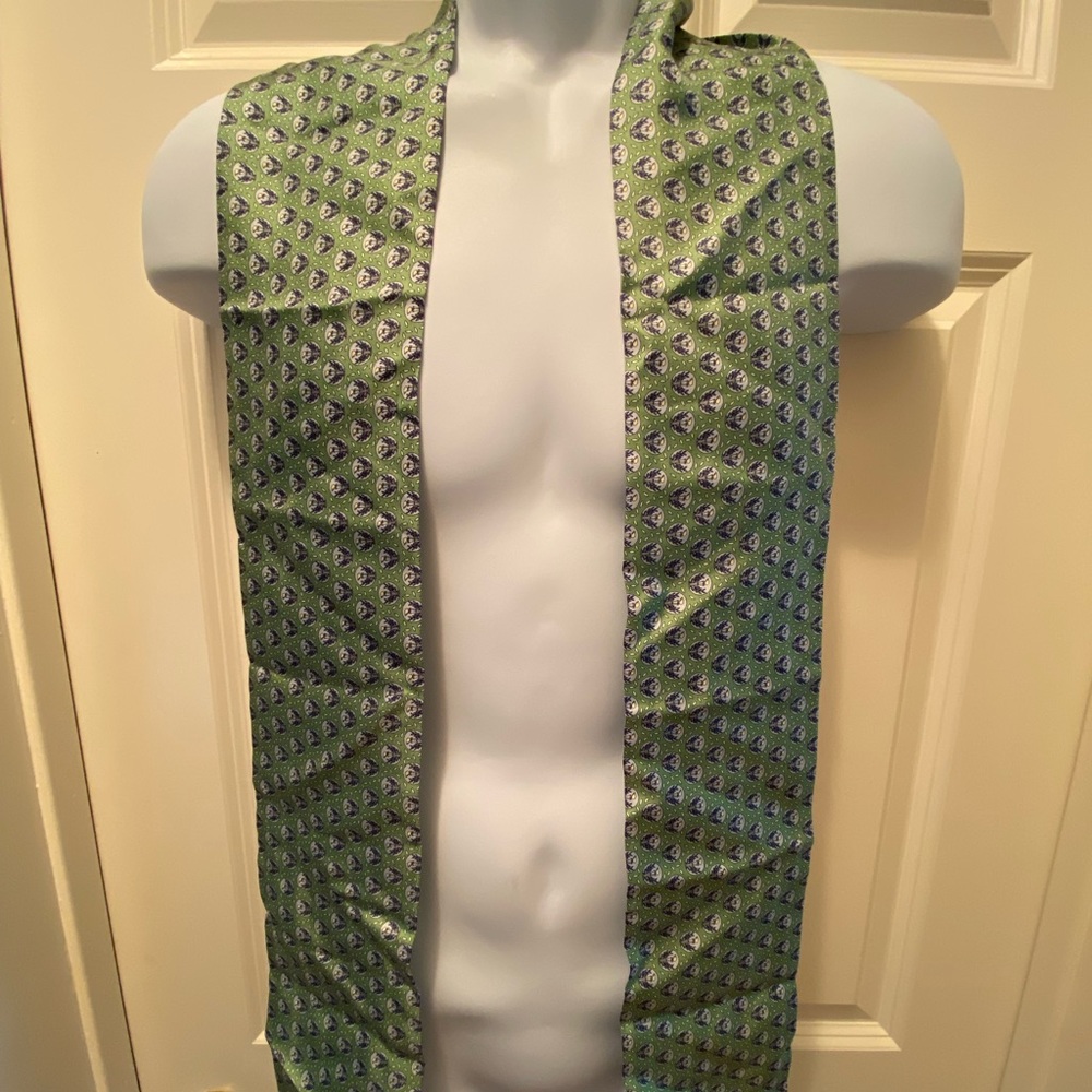 Vineyard Vines rare custom collection scarf. Olympic torch design.